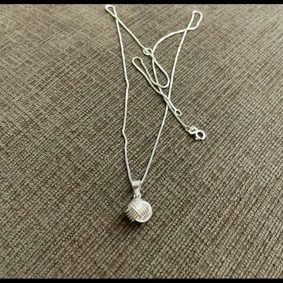 Sterling silver love knot necklace - Picture 8 of 9